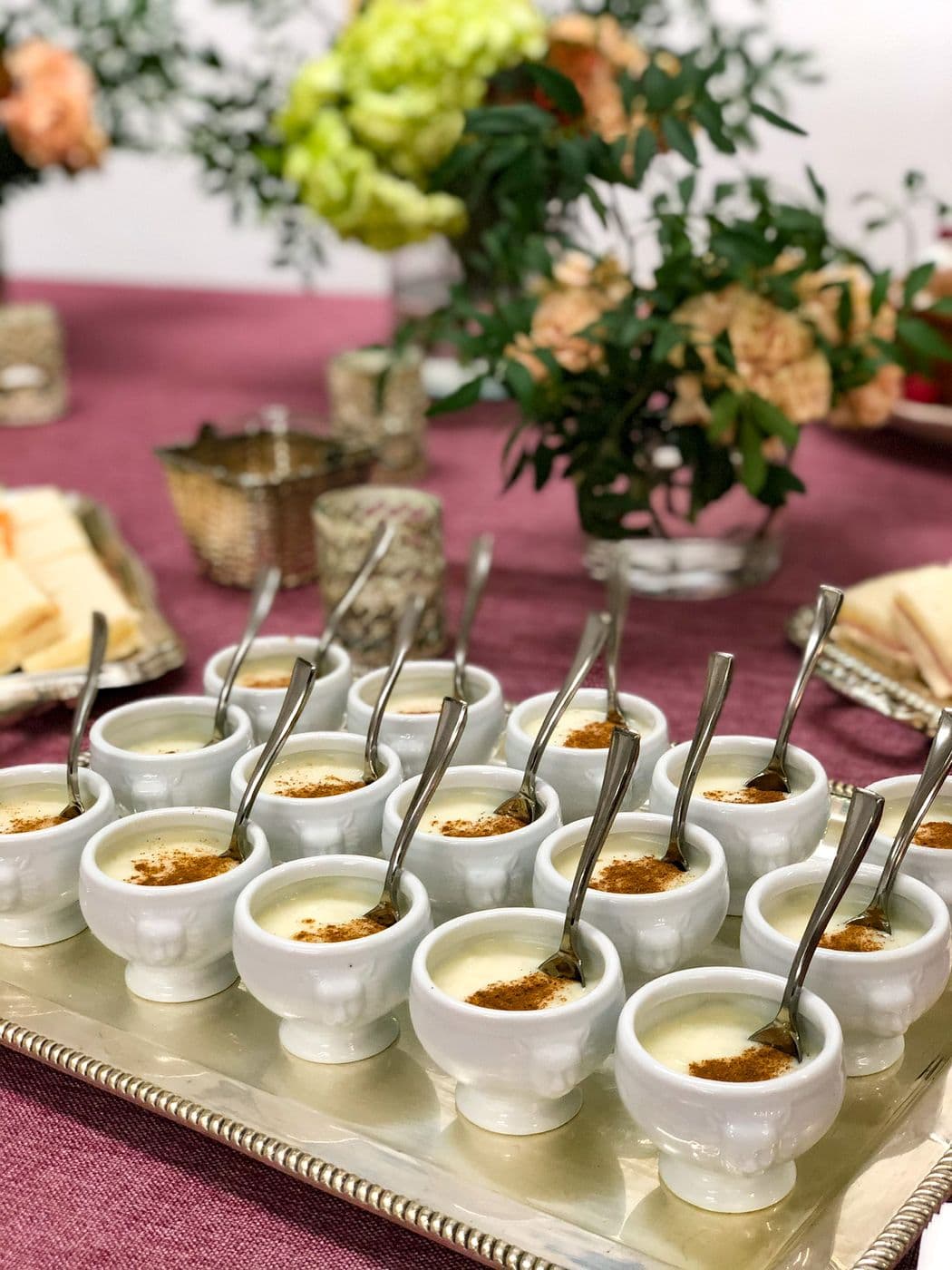 Copas individuales de aperitivo en montaje de catering en Madrid